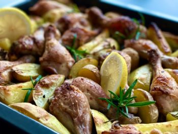 Zitronenhähnchen griechischer Art aus dem Backofen