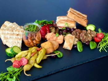 Dimi´s Vorspeisenplatte "Mese" - lecker für Alle, besonders für unsere Vegetarier